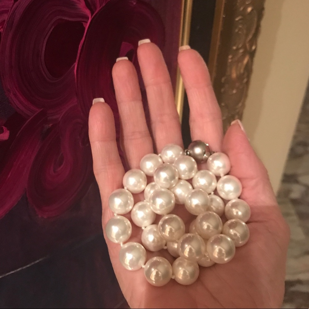 18" strand of 10mm white imitation pearls.